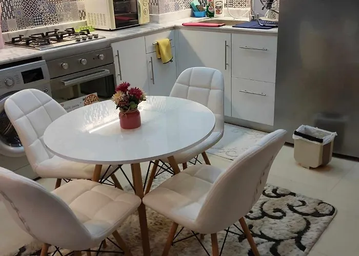 1 Bedroom Stylish Flat In Phase 2 Mh *